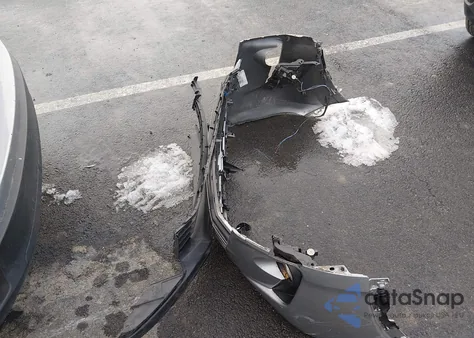 2018 Toyota Highlander Xle z USA, uszkodzony, nr VIN 5TDJZRFH9JS523771